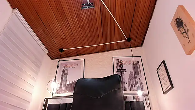 Snapshot of tylla_ chatting on September 24, 2025, 3:02 am tylla  online show from September 24, 2025, 3:02 am