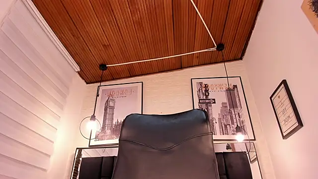 Snapshot of tylla_ chatting on October 10, 2025, 4:13 am tylla  online show from October 10, 2025, 4:13 am