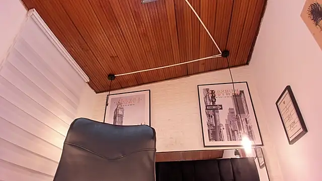 Snapshot of tylla_ chatting on October 8, 2025, 3:52 am tylla  online show from October 8, 2025, 3:52 am