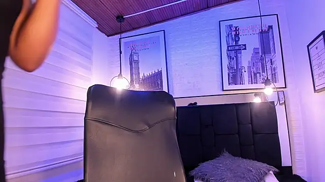 Snapshot of tylla_ chatting on October 15, 2025, 4:11 am tylla  online show from October 15, 2025, 4:11 am