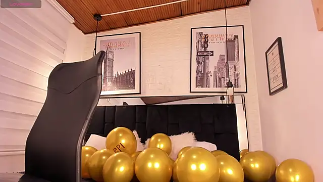 tylla  online show from November 3, 2025, 4:07 am