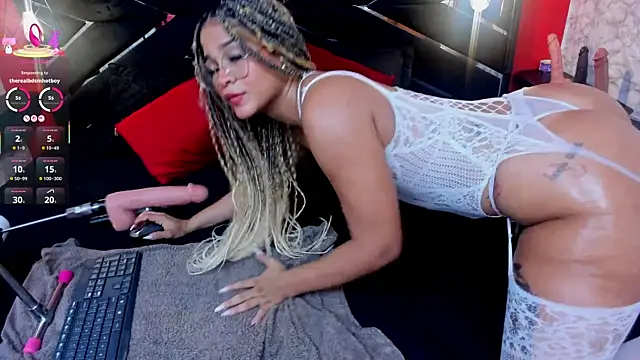 IVISBOUNCYASS online show from December 5, 2025, 12:48 pm