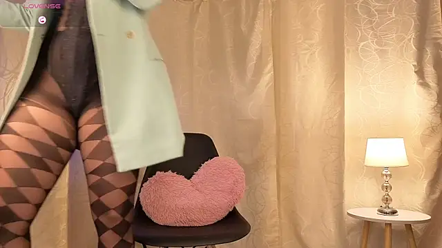 sophia dumont online show from October 20, 2025, 12:45 am