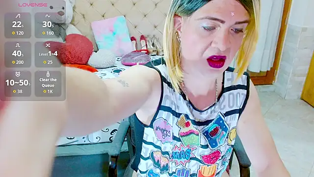 Snapshot of Dolldirtyxxx chatting on October 13, 2025, 10:43 pm Dolldirtyxxx online show from October 13, 2025, 10:43 pm