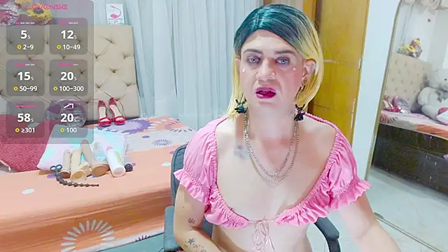 Snapshot of Dolldirtyxxx chatting on October 23, 2025, 8:40 pm Dolldirtyxxx online show from October 23, 2025, 8:40 pm