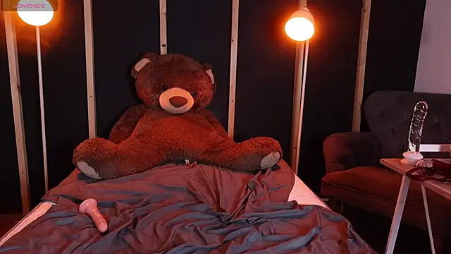xamixa  online show from February 5, 2025, 5:09 pm