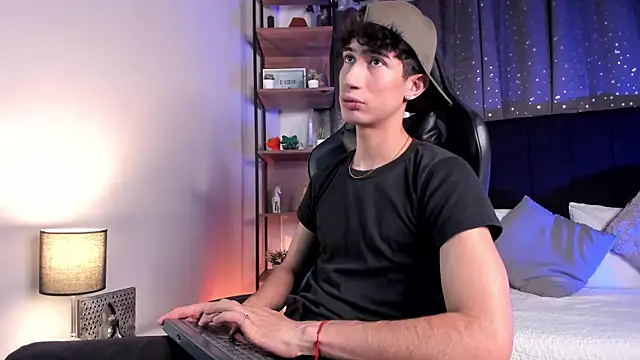 NovaaWheler online show from November 28, 2025, 7:47 pm