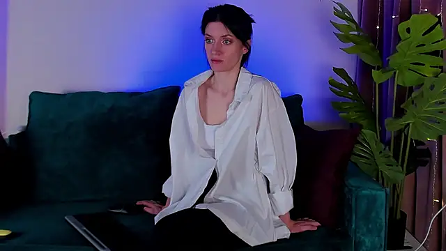 roxy riot  online show from February 15, 2025, 1:31 am
