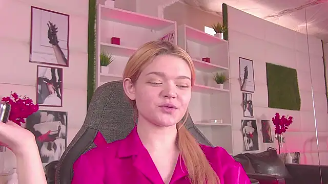 AdeleCartier online show from March 4, 2025, 5:53 am