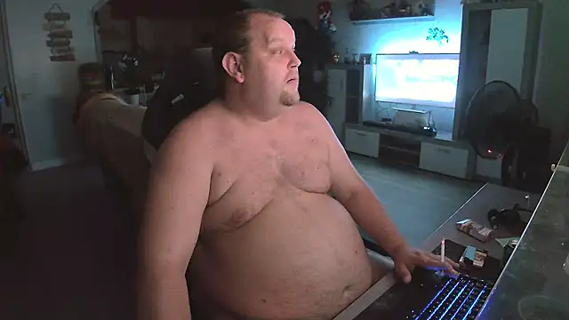 Hotfire-112 online show from April 18, 2026, 10:43 pm