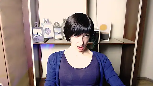  AngeliaFlow  online show from December 1, 2025, 11:33 am