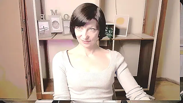  AngeliaFlow  online show from May 15, 2026, 8:01 am