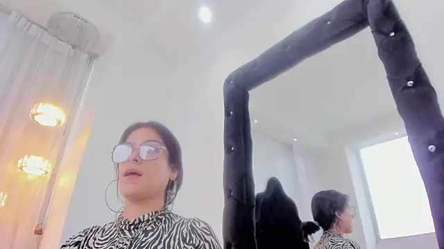 lolyyuno online show from February 28, 2025, 9:23 pm
