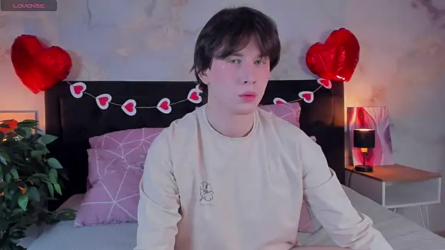 Snapshot of AdrianoAubert chatting on February 13, 2026, 10:04 am AdrianoAubert online show from February 13, 2026, 10:04 am