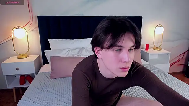 Snapshot of AdrianoAubert chatting on March 8, 2025, 6:21 am AdrianoAubert online show from March 8, 2025, 6:21 am
