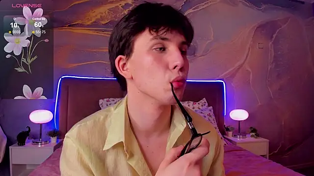 Snapshot of AdrianoAubert chatting on November 21, 2025, 3:22 pm AdrianoAubert online show from November 21, 2025, 3:22 pm