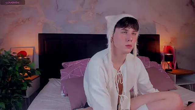 Snapshot of AdrianoAubert chatting on November 17, 2025, 10:52 am AdrianoAubert online show from November 17, 2025, 10:52 am