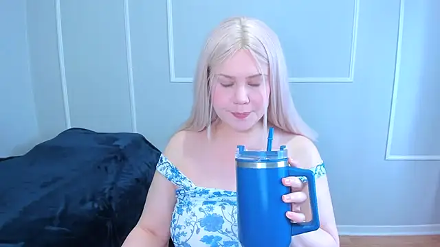 Snapshot of _leana_ chatting on October 4, 2025, 3:46 pm leana online show from October 4, 2025, 3:46 pm