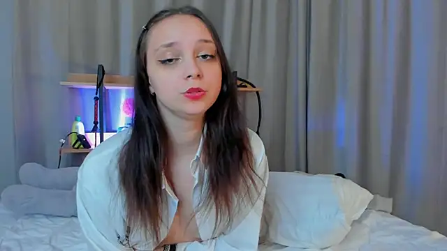 Fia Mood online show from February 26, 2025, 5:42 pm