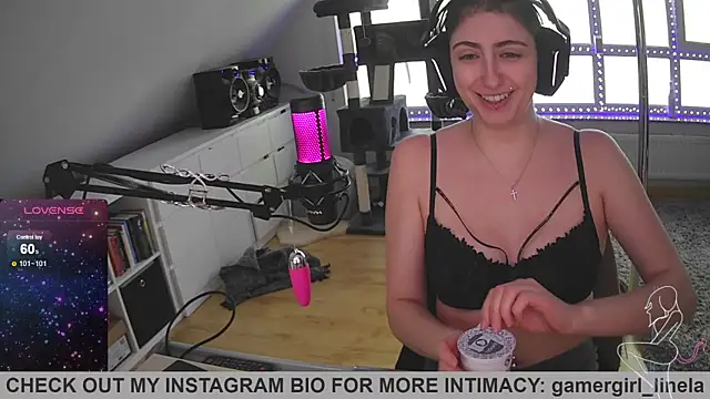 Snapshot of Gamergirl-Linela chatting on October 20, 2025, 9:43 am Gamergirl-Linela online show from October 20, 2025, 9:43 am