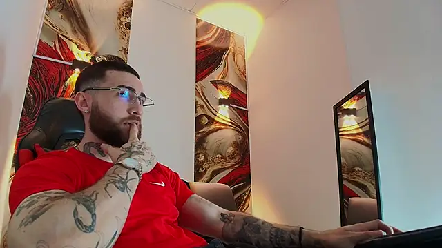 Luke davis01 online show from November 24, 2025, 1:11 pm