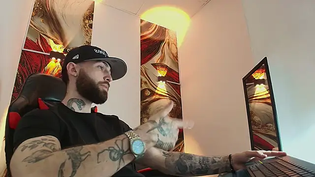 Snapshot of Luke_davis01 chatting on October 16, 2025, 1:19 pm Luke davis01 online show from October 16, 2025, 1:19 pm