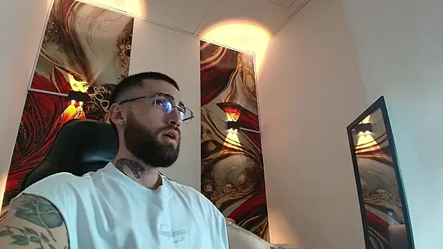 Snapshot of Luke_davis01 chatting on October 3, 2025, 12:50 pm Luke davis01 online show from October 3, 2025, 12:50 pm