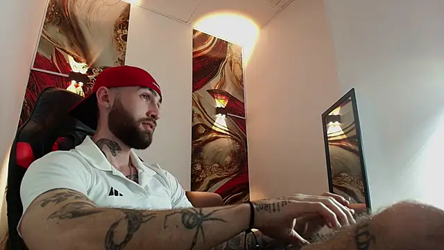 Snapshot of Luke_davis01 chatting on October 4, 2025, 4:03 am Luke davis01 online show from October 4, 2025, 4:03 am