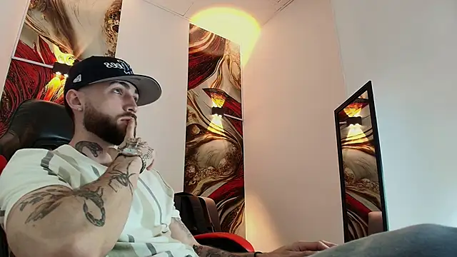 Snapshot of Luke_davis01 chatting on October 31, 2025, 1:19 pm Luke davis01 online show from October 31, 2025, 1:19 pm