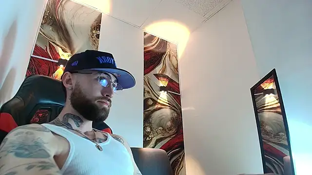 Luke davis01 online show from January 15, 2026, 1:03 pm