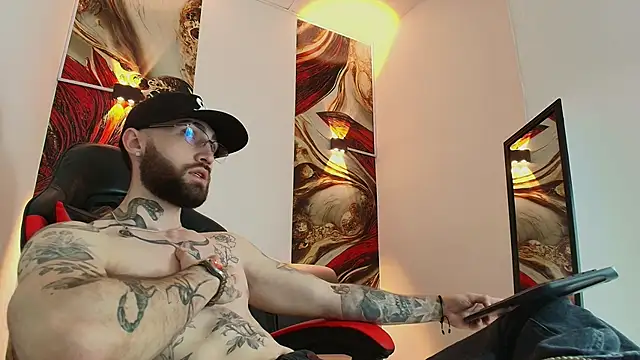 Snapshot of Luke_davis01 chatting on October 10, 2025, 1:23 pm Luke davis01 online show from October 10, 2025, 1:23 pm