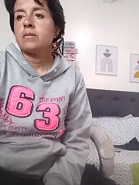 Saori Sann  online show from October 21, 2025, 1:32 pm