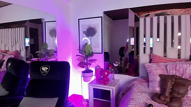 Cloee Rainbow1 online show from November 6, 2025, 11:47 am