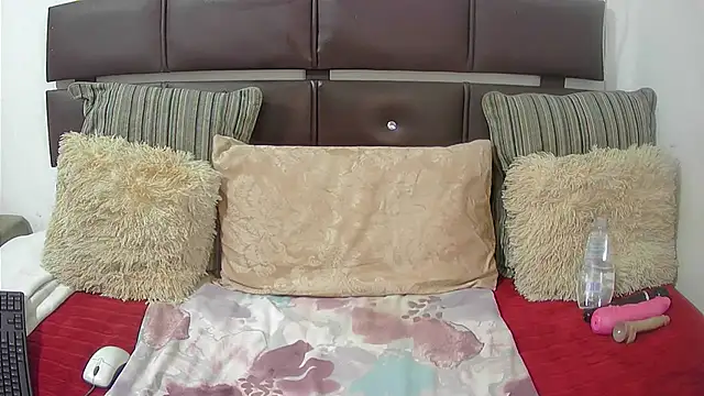 Snapshot of Mishanti chatting on September 17, 2025, 10:17 am Mishanti online show from September 17, 2025, 10:17 am