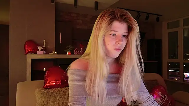 Snapshot of Bella_amory chatting on February 15, 2025, 5:28 pm Bella amory online show from February 15, 2025, 5:28 pm