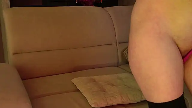 Snapshot of Bella_amory chatting on February 22, 2025, 4:18 am Bella amory online show from February 22, 2025, 4:18 am