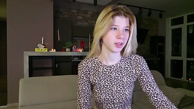 Snapshot of Bella_amory chatting on March 10, 2025, 1:01 am Bella amory online show from March 10, 2025, 1:01 am