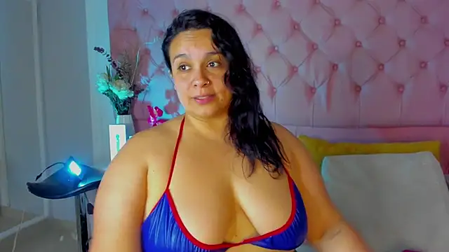 KourtneyEvans online show from November 10, 2025, 4:12 pm