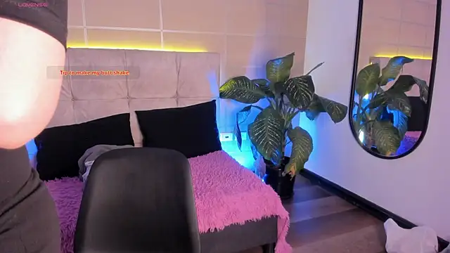 Snapshot of _michonne_ chatting on October 15, 2025, 8:39 pm  michonne  online show from October 15, 2025, 8:39 pm