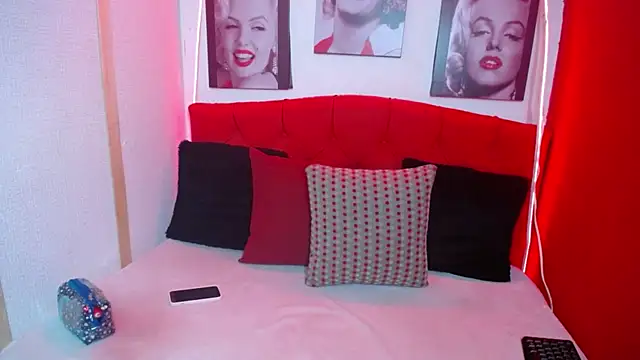 Snapshot of Tiana_Ebony18 chatting on September 25, 2025, 12:00 pm Tiana Ebony18 online show from September 25, 2025, 12:00 pm