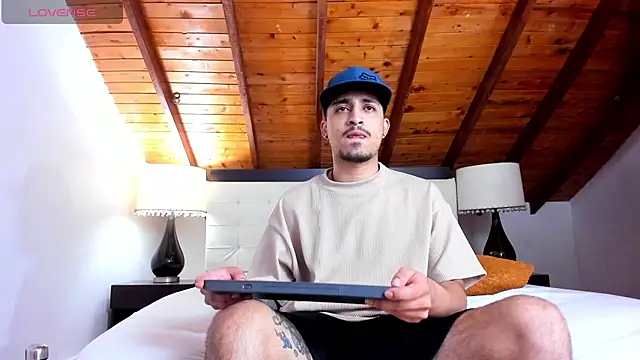 Snapshot of Sebastian_Berne chatting on September 21, 2025, 8:03 pm Sebastian Berne online show from September 21, 2025, 8:03 pm