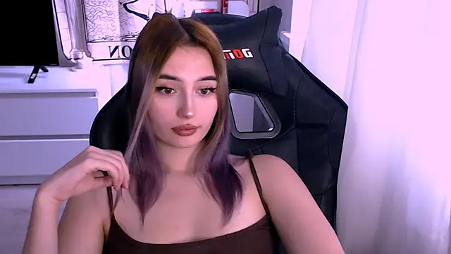 Snapshot of beauty_blonde chatting on October 8, 2025, 5:53 am beauty blonde online show from October 8, 2025, 5:53 am