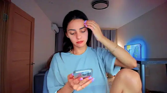 Snapshot of EmiliaZen chatting on September 29, 2025, 6:02 pm EmiliaZen online show from September 29, 2025, 6:02 pm