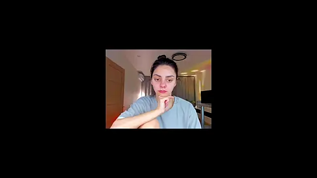 EmiliaZen online show from April 4, 2026, 5:08 pm