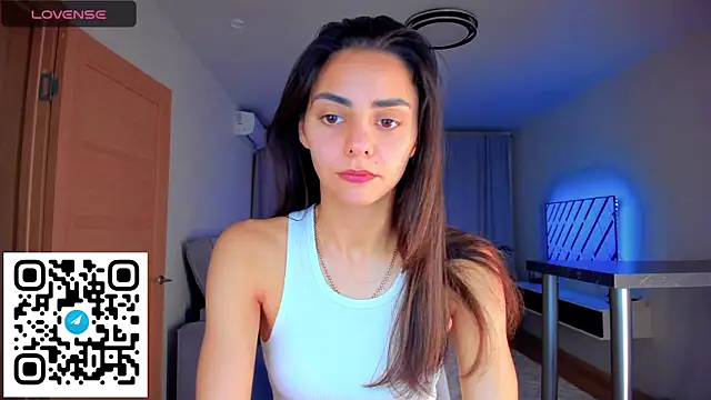 Snapshot of EmiliaZen chatting on October 18, 2025, 5:59 pm EmiliaZen online show from October 18, 2025, 5:59 pm