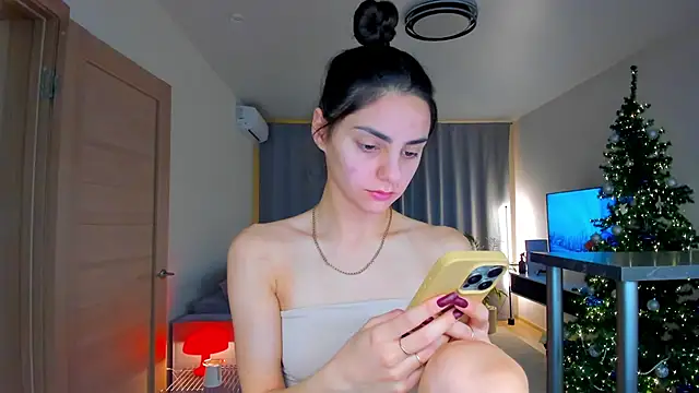 EmiliaZen online show from December 22, 2025, 5:35 pm