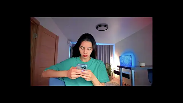 Snapshot of EmiliaZen chatting on September 28, 2025, 12:23 pm EmiliaZen online show from September 28, 2025, 12:23 pm