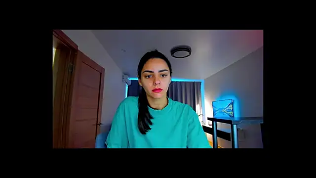 Snapshot of EmiliaZen chatting on October 6, 2025, 12:28 pm EmiliaZen online show from October 6, 2025, 12:28 pm