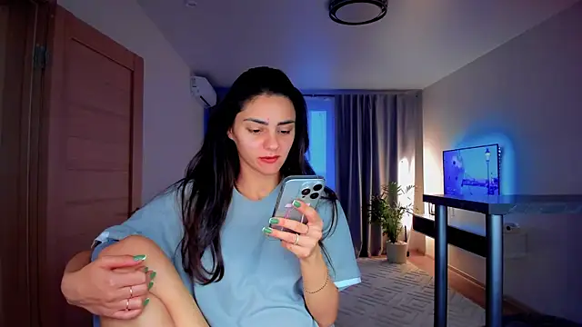 Snapshot of EmiliaZen chatting on October 7, 2025, 2:40 pm EmiliaZen online show from October 7, 2025, 2:40 pm