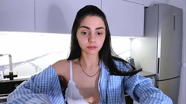EmiliaZen online show from February 19, 2025, 2:33 pm